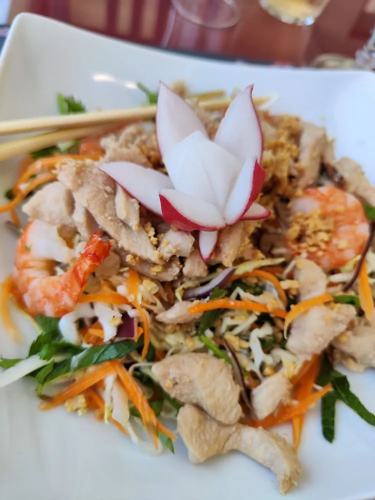 Salade Vietnamienne Au Poulet Et Crevettes